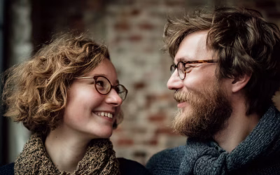 Wie Paare gemeinsam Stress bewältigen – und sich dabei näherkommen: Das Stressreduzierende Gespräch.